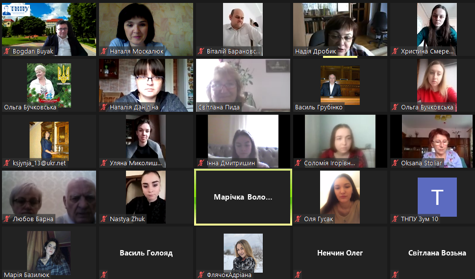 Жвава дискусія в розпалі.